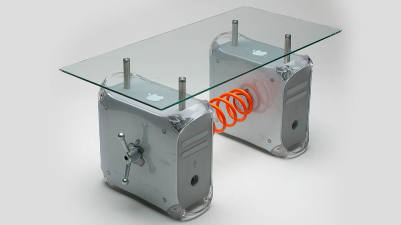 Illustration for article titled A Pair of Old G4 Towers Find a New Life as a Lovely Coffee Table